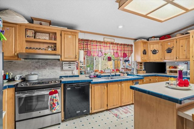 308 Twin Lakes Road, Chatsworth, GA 3O705