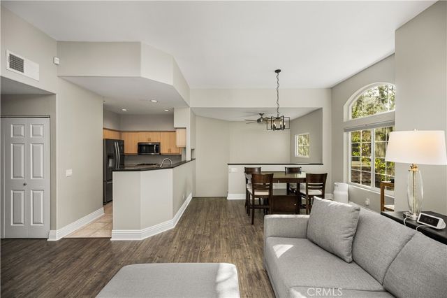 11916 Tivoli Park Row 1, San Diego, CA 92128