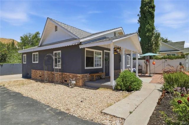 16775 Sierra Highway, Canyon Country, CA 91351
