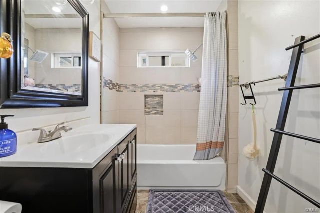 16775 Sierra Highway, Canyon Country, CA 91351