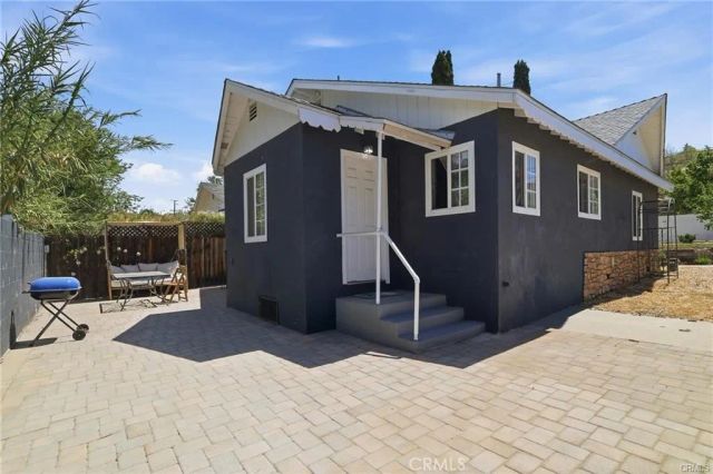 16775 Sierra Highway, Canyon Country, CA 91351