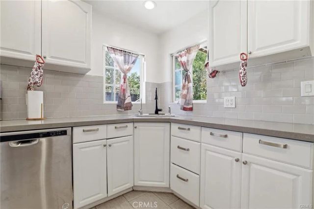 16775 Sierra Highway, Canyon Country, CA 91351