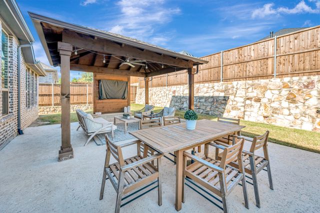 1117 Thornhill Way, Roanoke, TX 76262