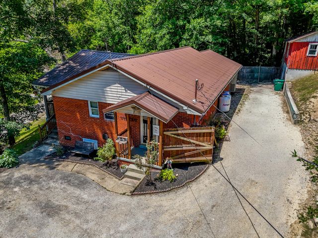 1845 Spaws Creek, West Liberty, KY 41472
