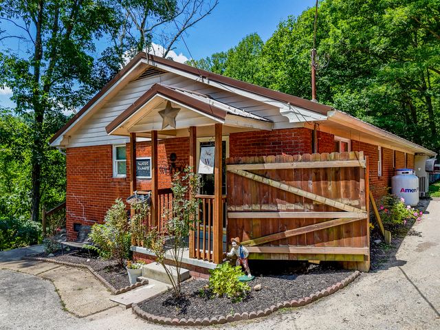 1845 Spaws Creek, West Liberty, KY 41472