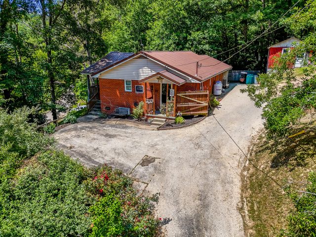 1845 Spaws Creek, West Liberty, KY 41472