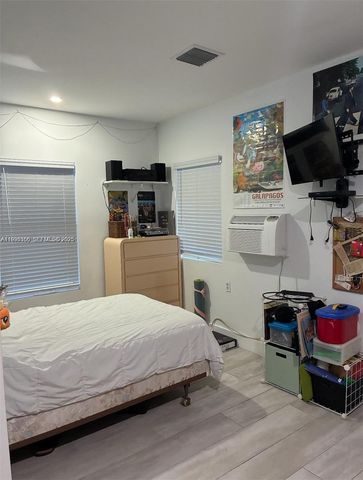 1812 Coolidge St, Hollywood, FL 33020