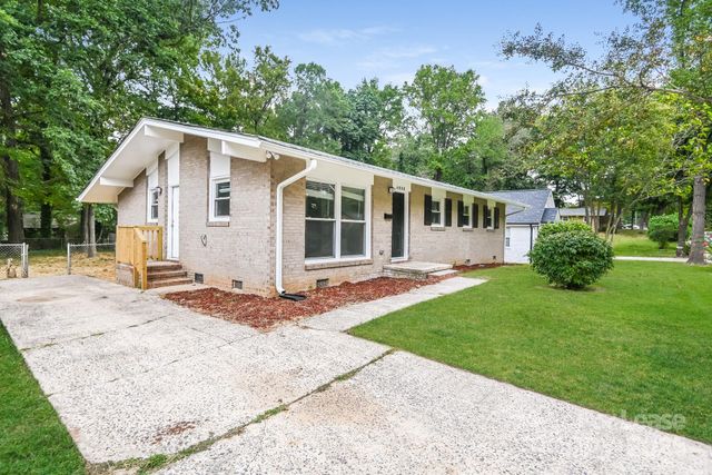 4808 Thornwood Road, Charlotte, NC 28213