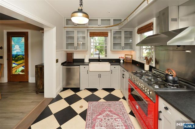 429 Sterling Place, Ridgewood, NJ 07450