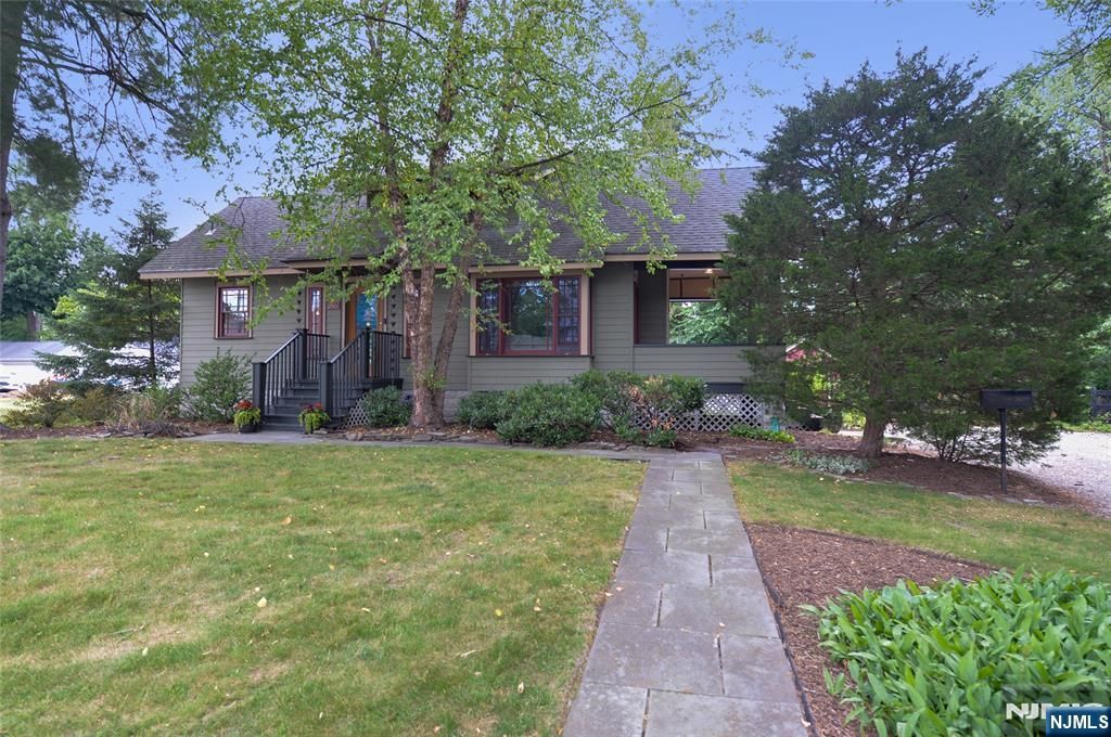 429 Sterling Place, Ridgewood, NJ 07450