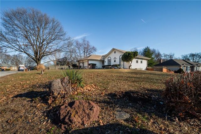 7801 N Garfield Avenue, Kansas City, MO 64118