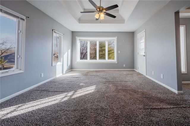 7801 N Garfield Avenue, Kansas City, MO 64118