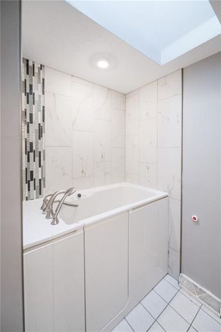 7801 N Garfield Avenue, Kansas City, MO 64118