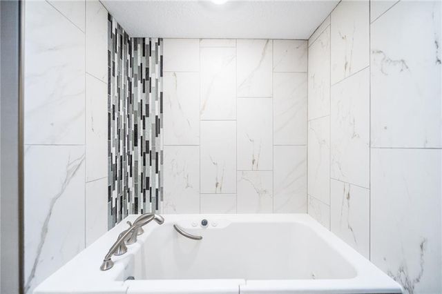 7801 N Garfield Avenue, Kansas City, MO 64118