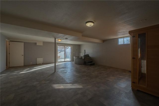 7801 N Garfield Avenue, Kansas City, MO 64118