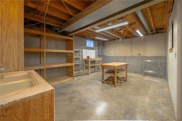 7801 N Garfield Avenue, Kansas City, MO 64118