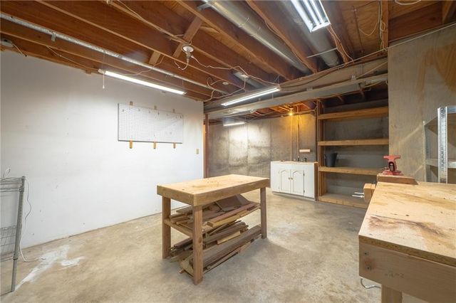 7801 N Garfield Avenue, Kansas City, MO 64118