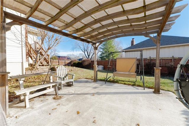 7801 N Garfield Avenue, Kansas City, MO 64118