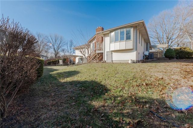 7801 N Garfield Avenue, Kansas City, MO 64118