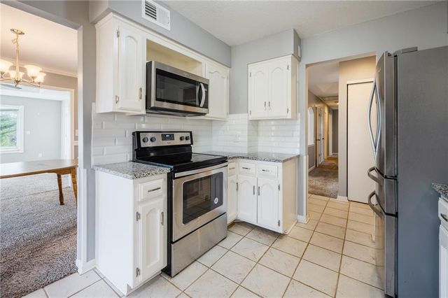 7801 N Garfield Avenue, Kansas City, MO 64118