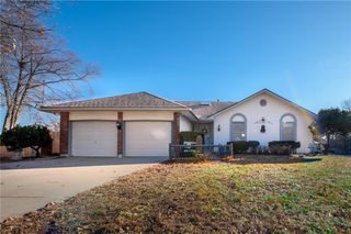 7801 N Garfield Avenue, Kansas City, MO 64118