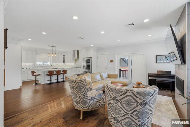 1077 Anderson, Fort Lee, NJ 07024