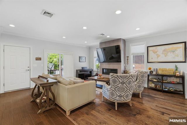 1077 Anderson, Fort Lee, NJ 07024