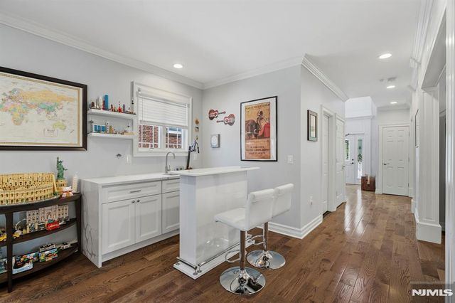 1077 Anderson, Fort Lee, NJ 07024