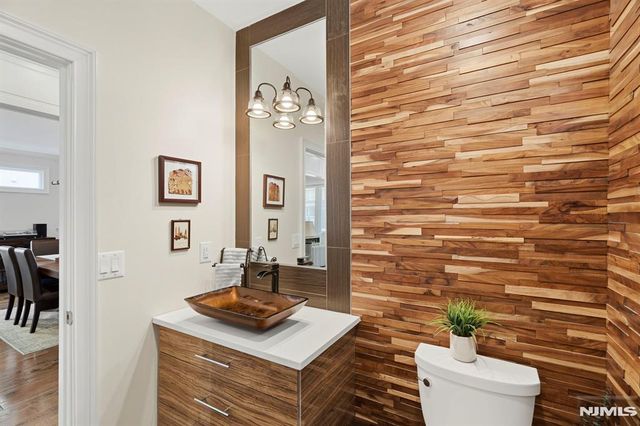 1077 Anderson, Fort Lee, NJ 07024