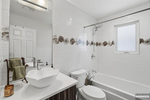 1077 Anderson, Fort Lee, NJ 07024