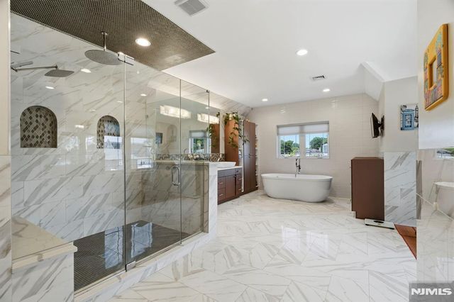 1077 Anderson, Fort Lee, NJ 07024