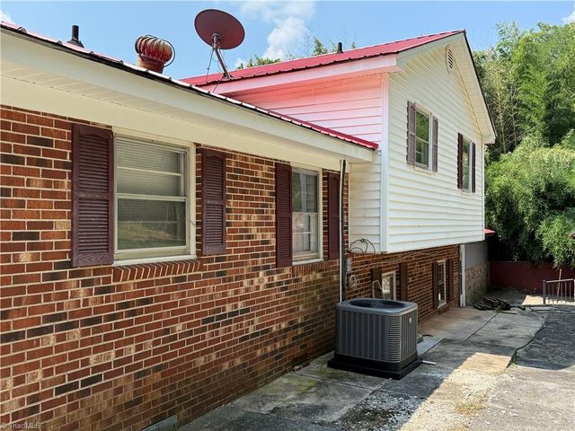 549 Ararat Hwy, Ararat, VA 24053