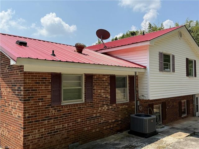 549 Ararat Hwy, Ararat, VA 24053