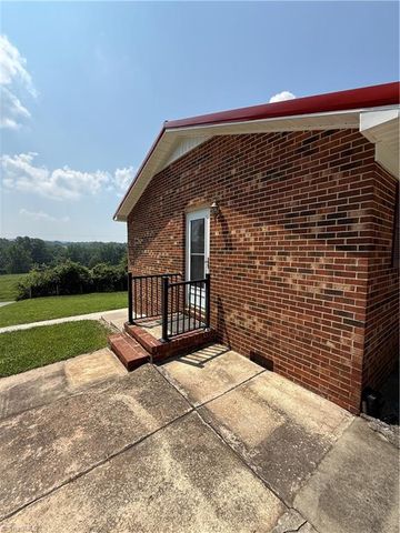 549 Ararat Hwy, Ararat, VA 24053