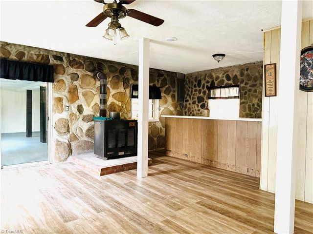 549 Ararat Hwy, Ararat, VA 24053