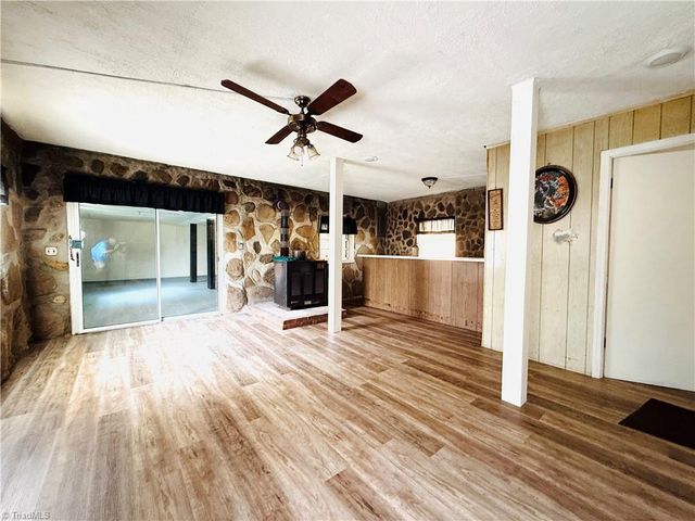 549 Ararat Hwy, Ararat, VA 24053