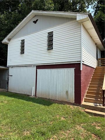 549 Ararat Hwy, Ararat, VA 24053