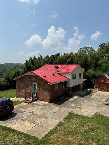 549 Ararat Hwy, Ararat, VA 24053