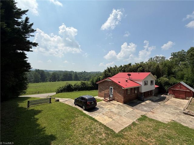 549 Ararat Hwy, Ararat, VA 24053