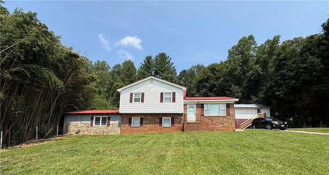 549 Ararat Hwy, Ararat, VA 24053