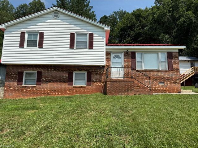 549 Ararat Hwy, Ararat, VA 24053