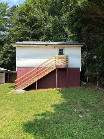 549 Ararat Hwy, Ararat, VA 24053