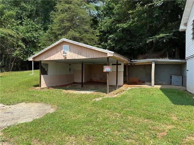 549 Ararat Hwy, Ararat, VA 24053