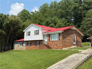 549 Ararat Hwy, Ararat, VA 24053