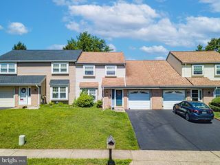 4 BEAVER HILL RD, Horsham, PA 19044