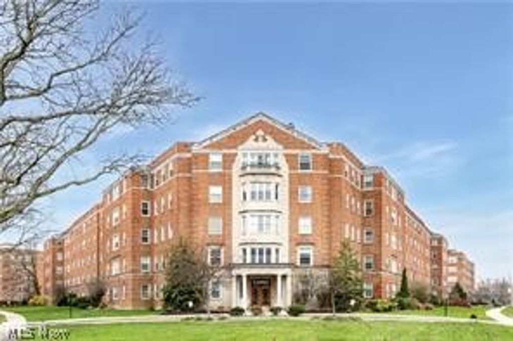 13800 Fairhill Road 416, Shaker Heights, OH 44120