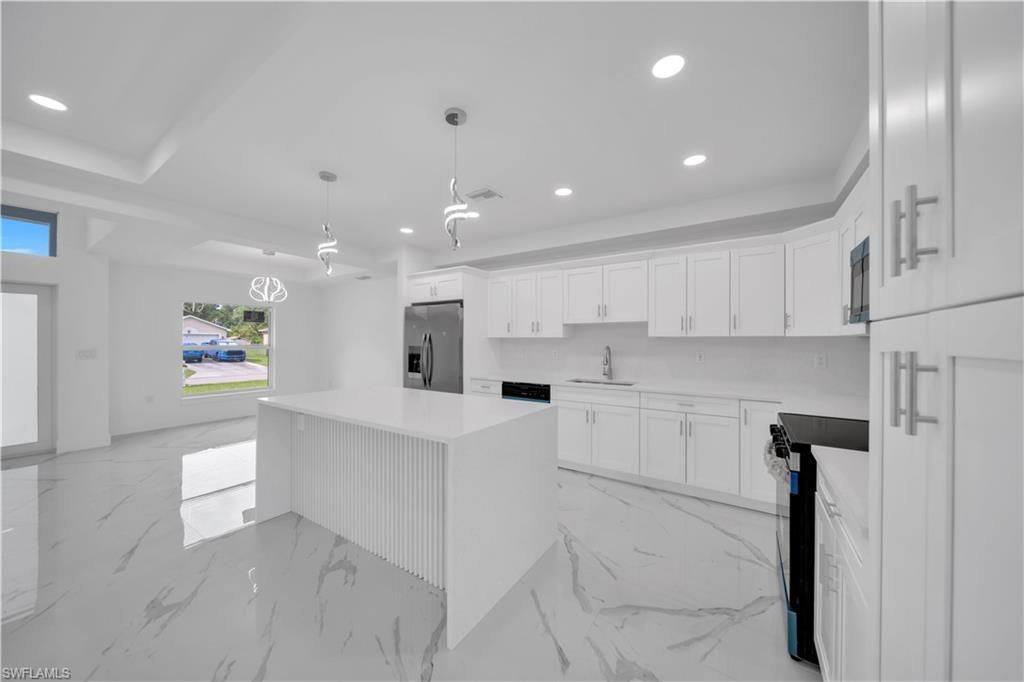 1025 Pilgrim ST E, LEHIGH ACRES, FL 33974 — photo 4