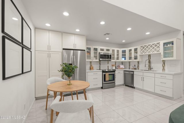 1620 N Wilmot Rd Unit F216, Tucson, AZ 85712