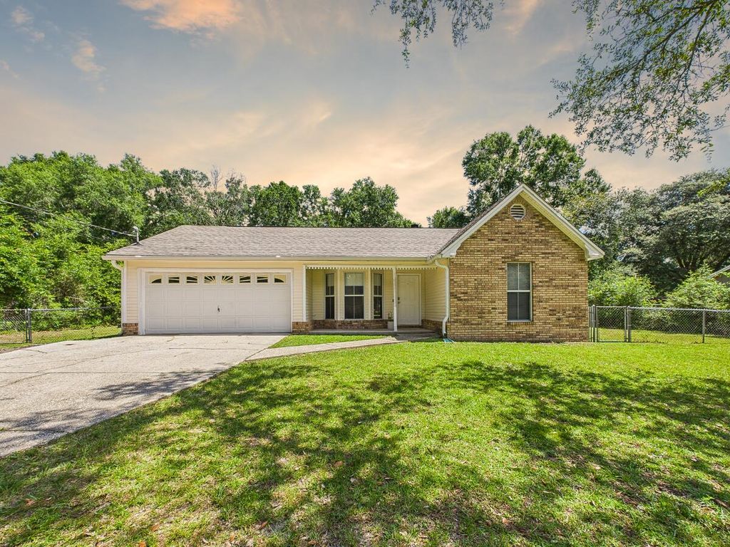 422 John King Road, Crestview, FL 32539