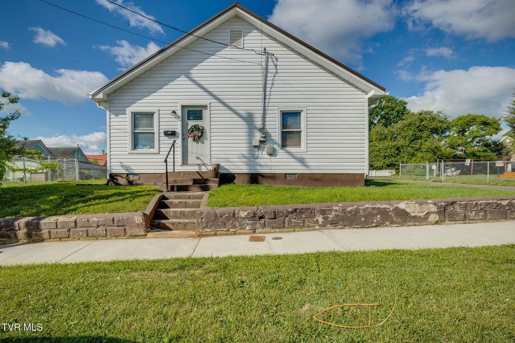 120 Danville Avenue, Bristol, VA 24201
